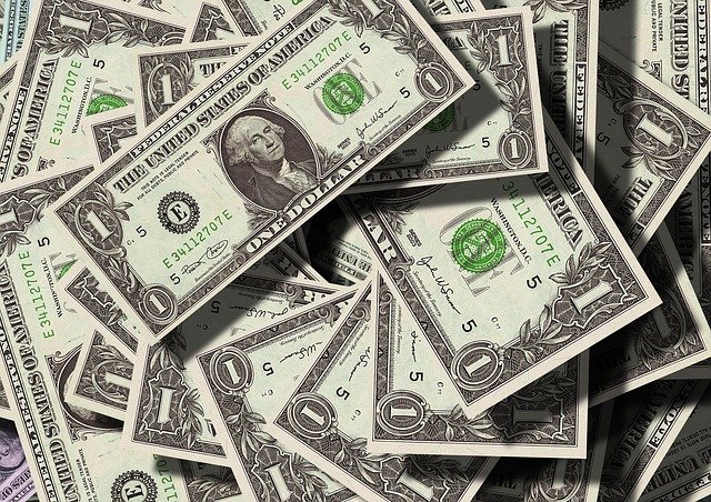 一万円札の肖像画に採用された歴代人物は誰?