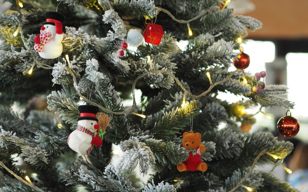 クリスマスツリーを安く買う方法を徹底解説!半額や値引きセール時期も紹介!